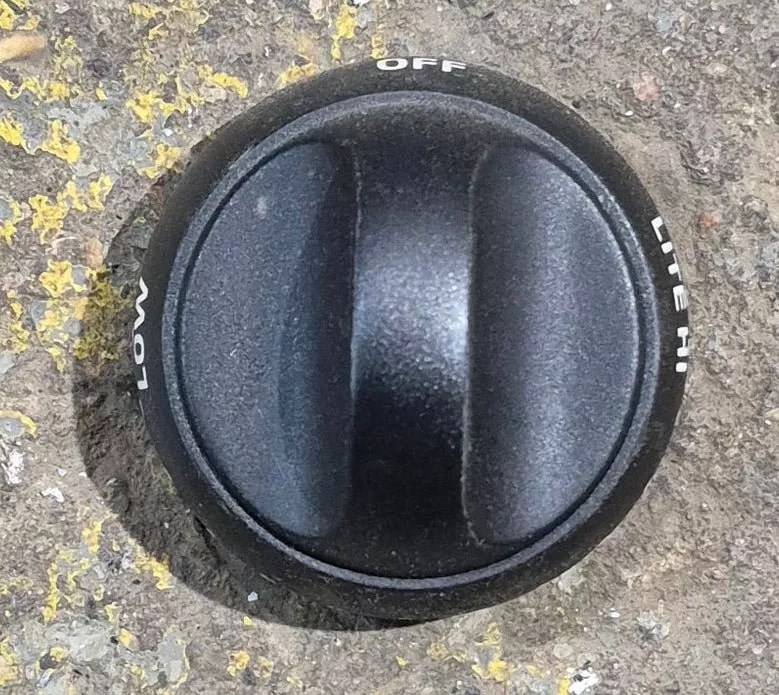 Used Suburban Top Burner Control Knob – 140240